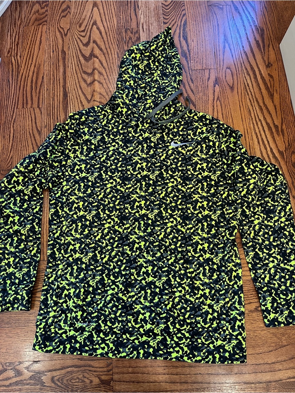 Nike Therma-Fit Volt Camo Print Pullover Hoodie in Black & Neon Yellow